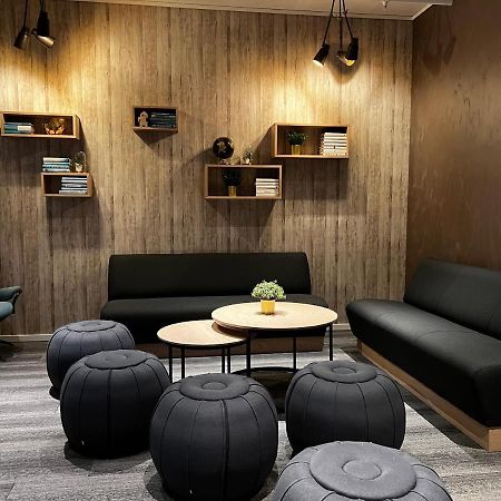 Frichs Ekspress Andalsnes Hotell Exteriör bild