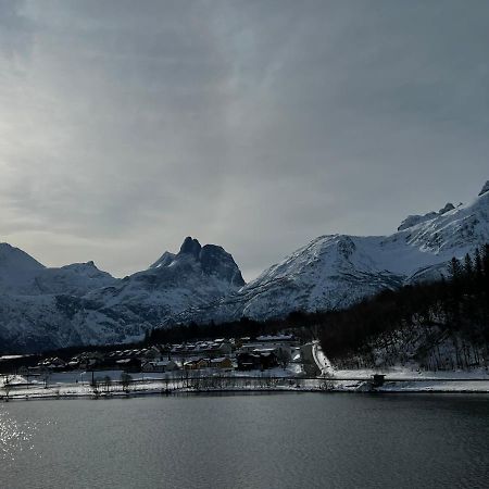 Frichs Ekspress Andalsnes Hotell Exteriör bild