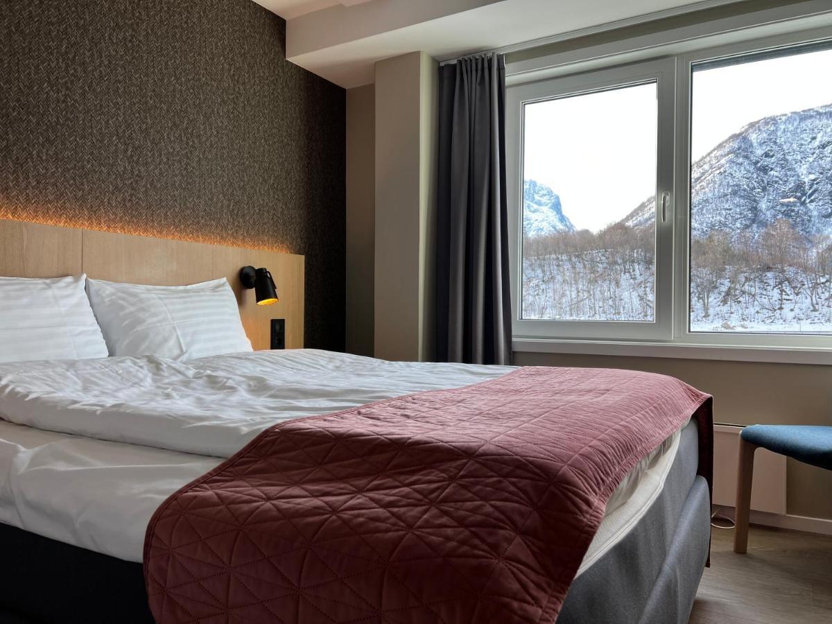 Frichs Ekspress Andalsnes Hotell Exteriör bild