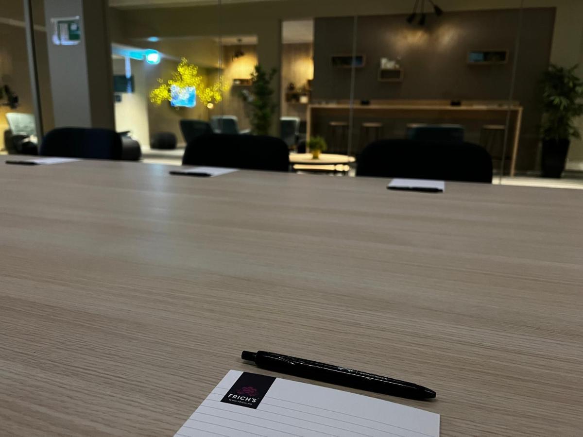 Frichs Ekspress Andalsnes Hotell Exteriör bild