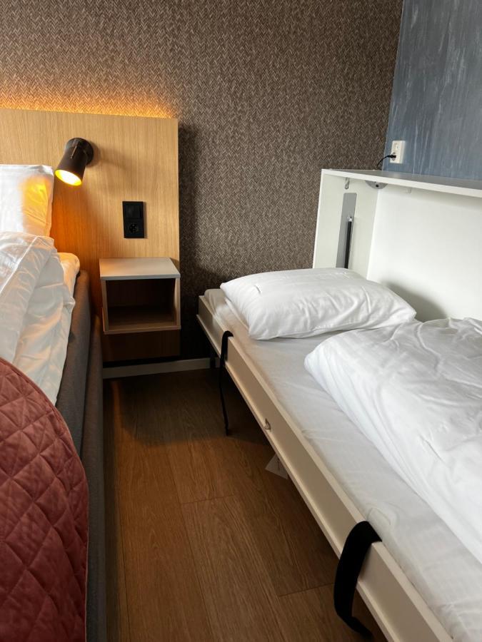 Frichs Ekspress Andalsnes Hotell Exteriör bild